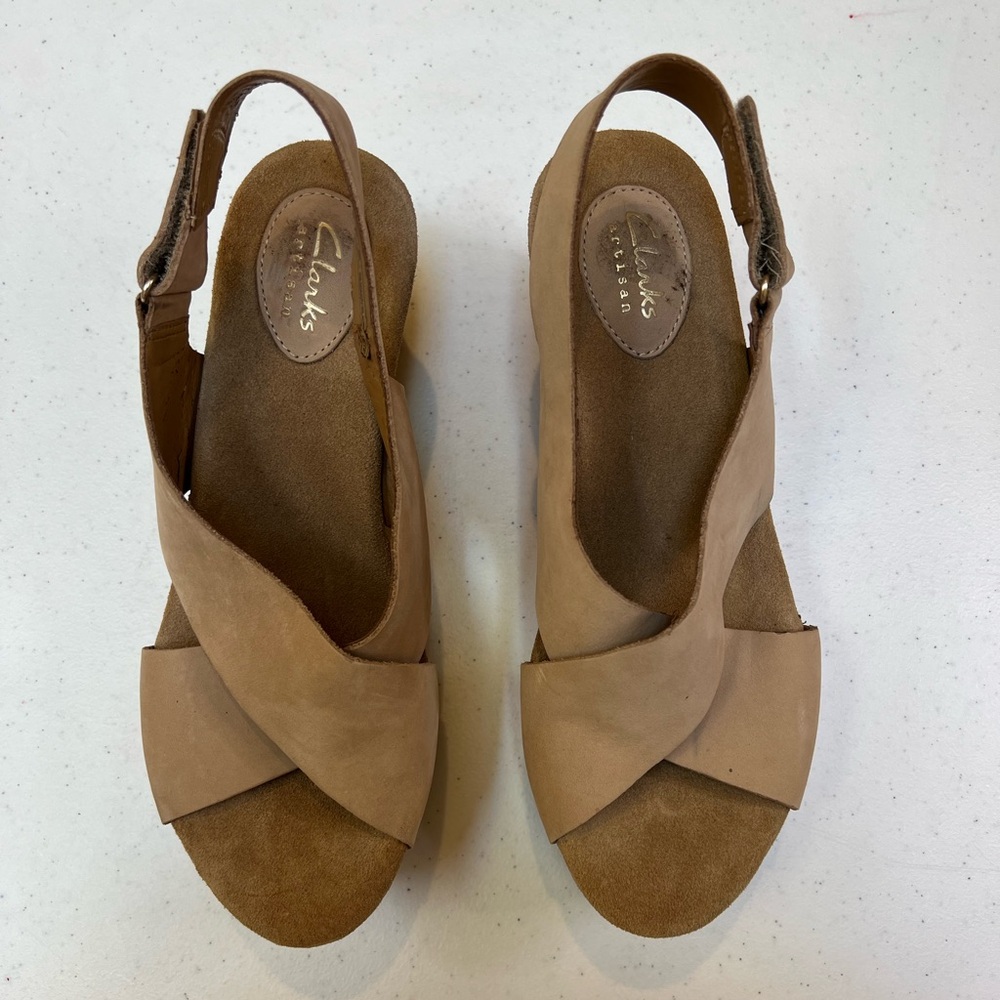 Clarks Collection Women's Beige Suede Ankle Strap Open Toe Wedge Sandals Size 9M - Picture 2 of 8